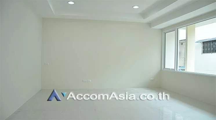 8  Office Space For Sale in silom ,Bangkok BTS Sala Daeng AA13148